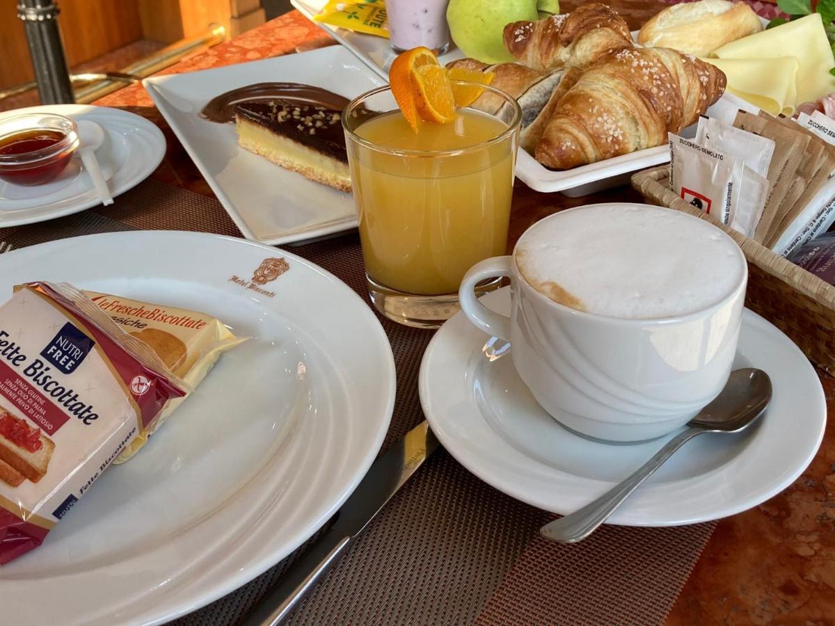 Hotel Visconti Мельцо Екстер'єр фото