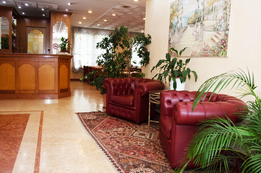 Hotel Visconti Мельцо Екстер'єр фото