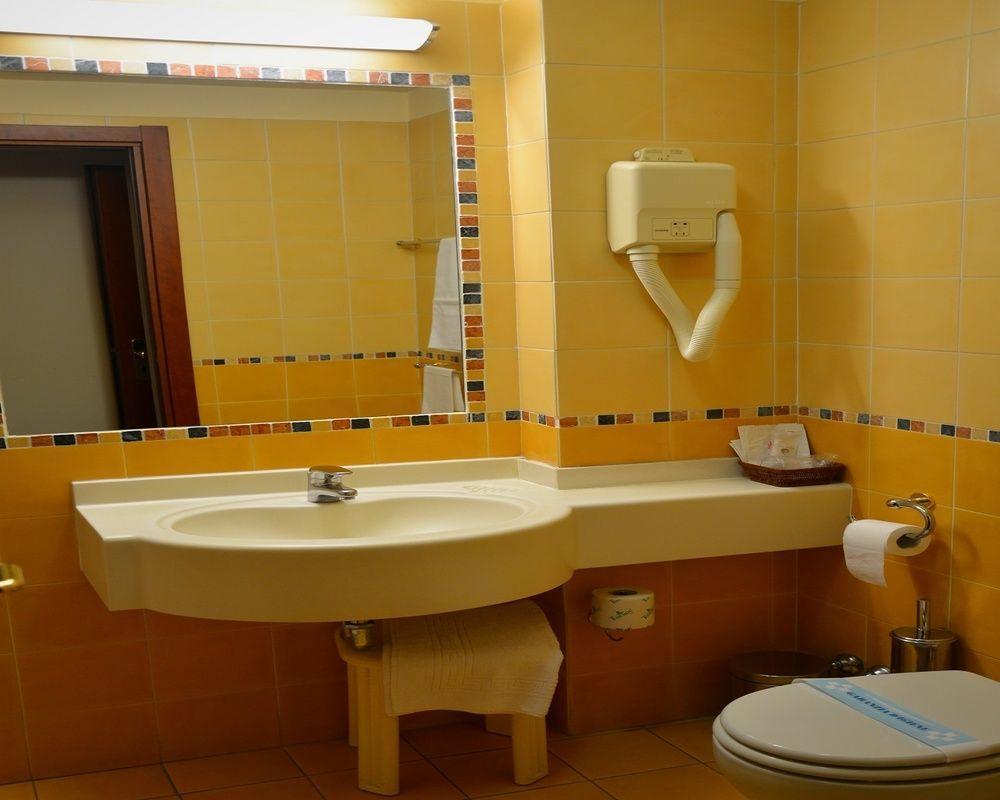 Hotel Visconti Мельцо Екстер'єр фото