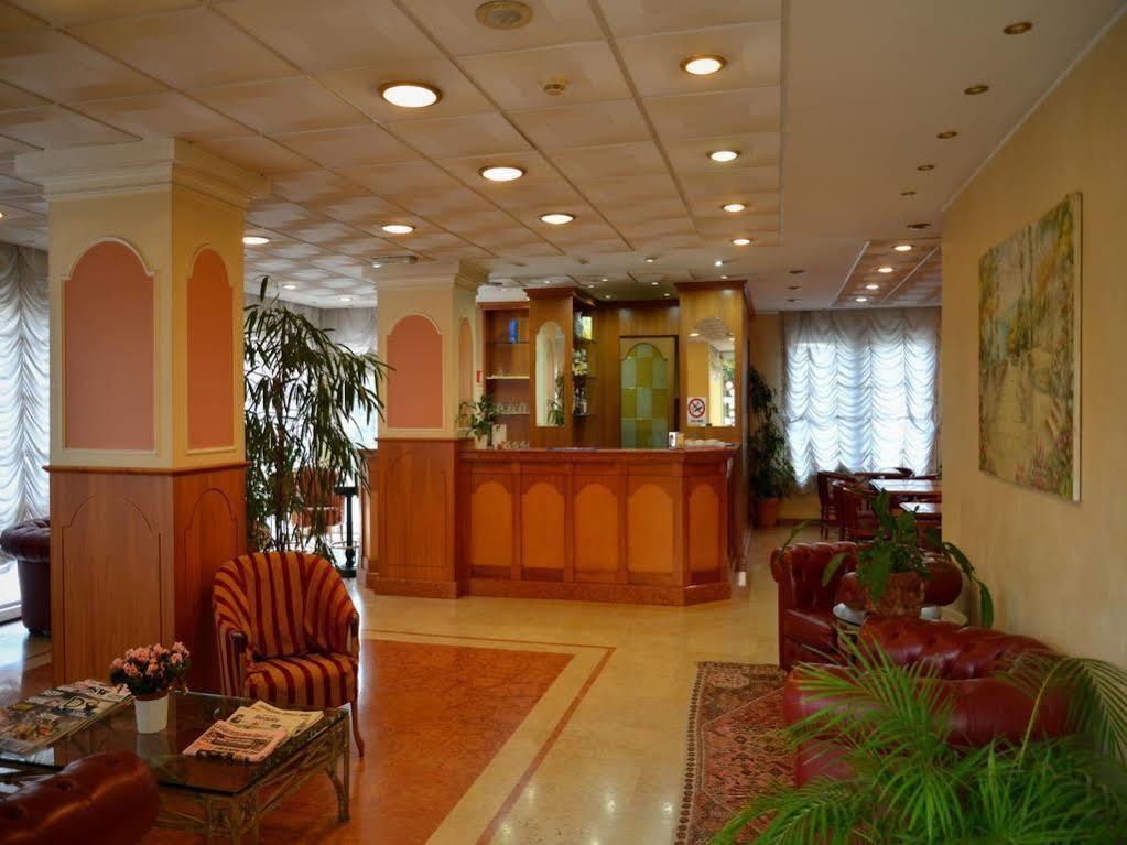 Hotel Visconti Мельцо Екстер'єр фото
